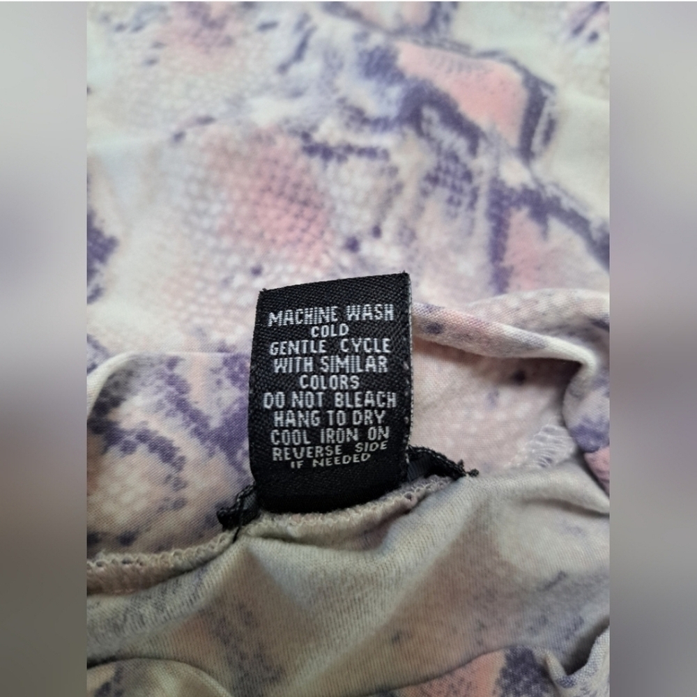 Rue21 Women's Snake Print Cut-Out Top Size Medium - Picture 6 of 9